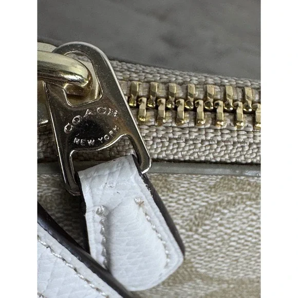 Coach Signature C Jacquard Crossbody Bag Khaki White Leather Trim‎ Gold Hardware - Picture 9 of 9